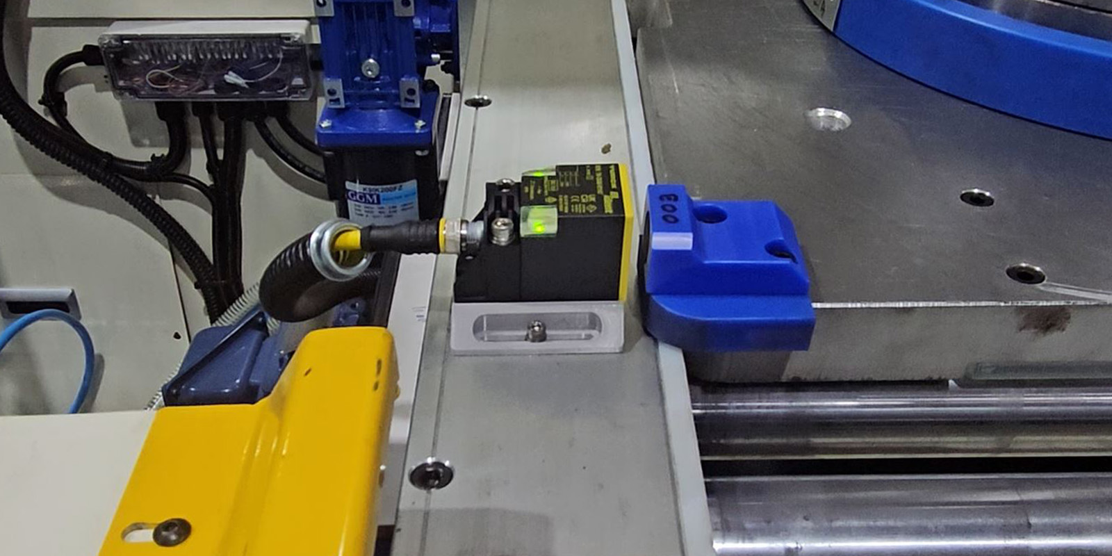 RFID bracket improvement for more reliable recognition