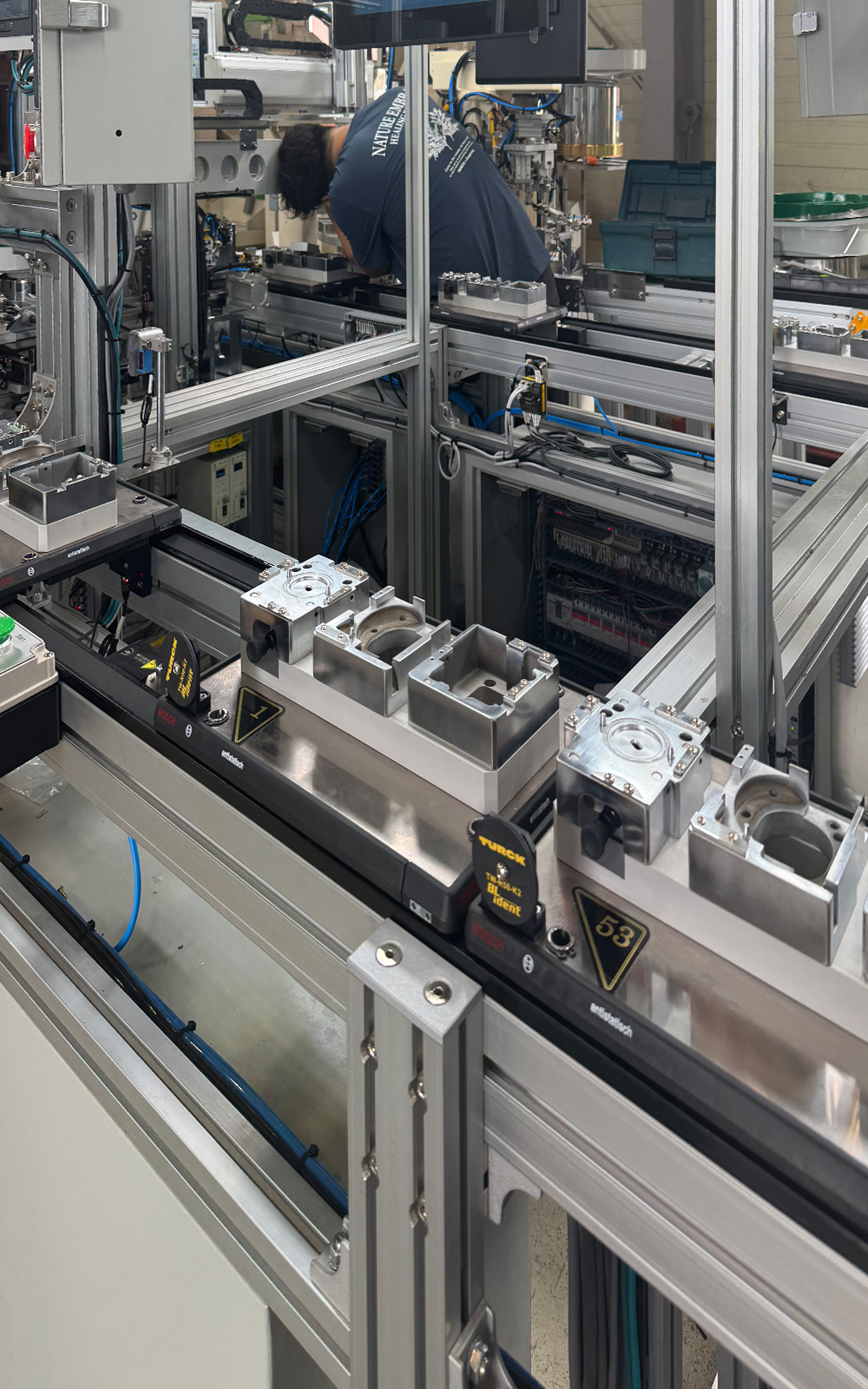 Second near-field RFID installation on the conveyor flow